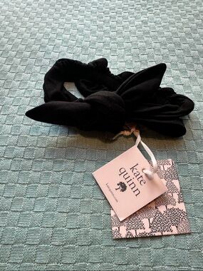 Kate Quinn bamboo knot bow headband